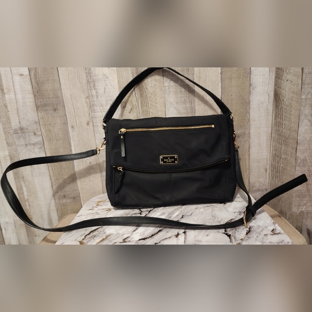 🌷👜Kate Spade Black Nylon Messenger Crossbody Shoulder Bag🌷 - Picture 2 of 11